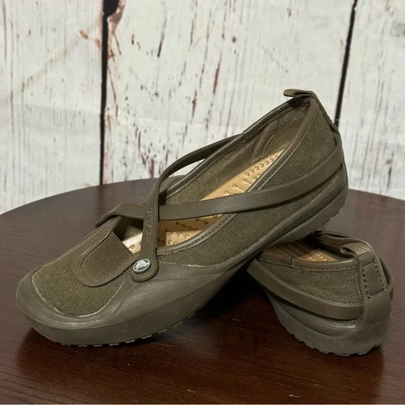 CROCS women’s loafer flats in chocolate brown color size 6 removable insole GUC - Picture 13 of 15